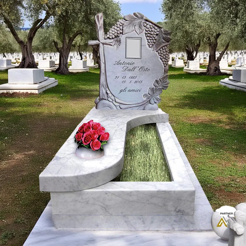 Lapide in marmo bianco realizzata per un cimitero della zona del Lago di Garda